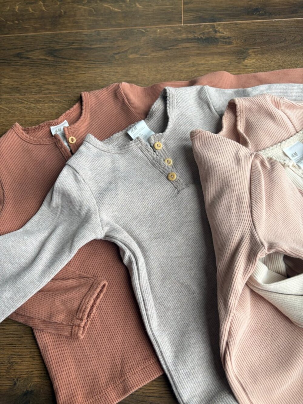 H&M solid ribbed tees - Picture 2 of 3